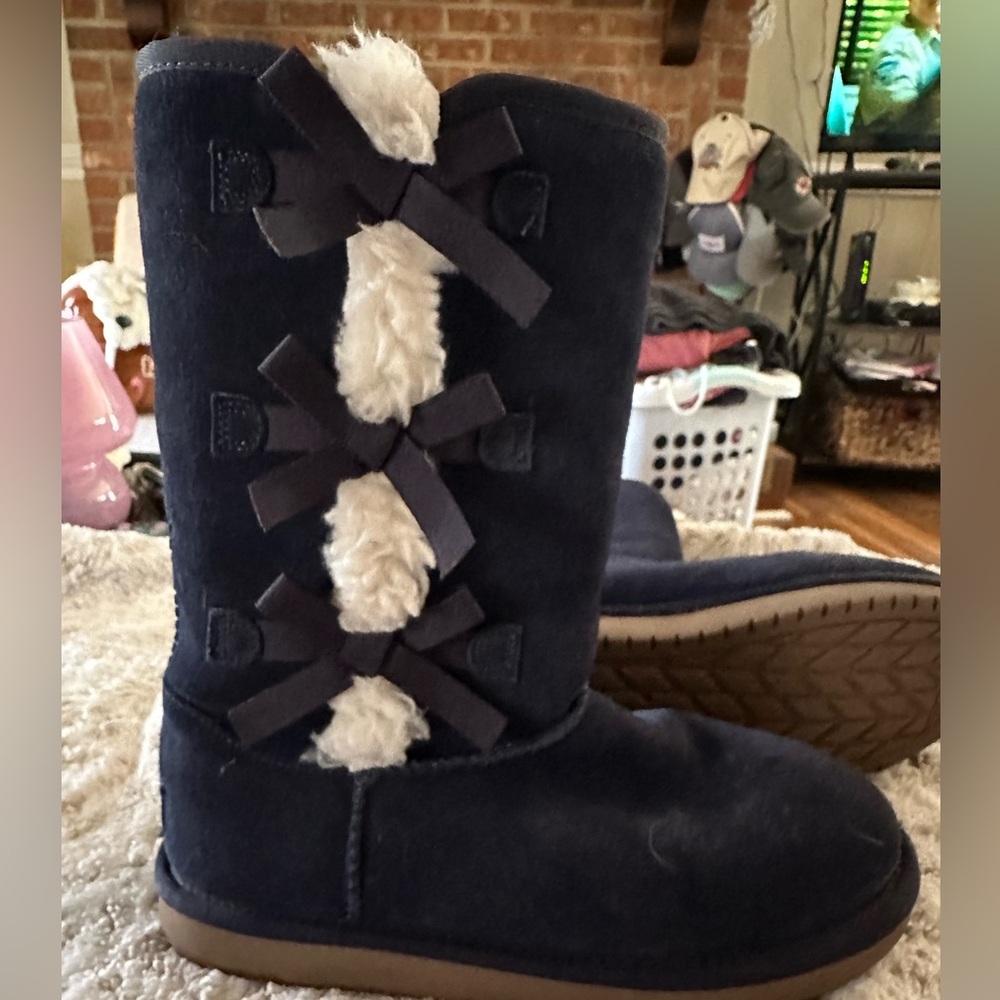 Koolaburra By Ugg Navy Boots with side Bows Size 5